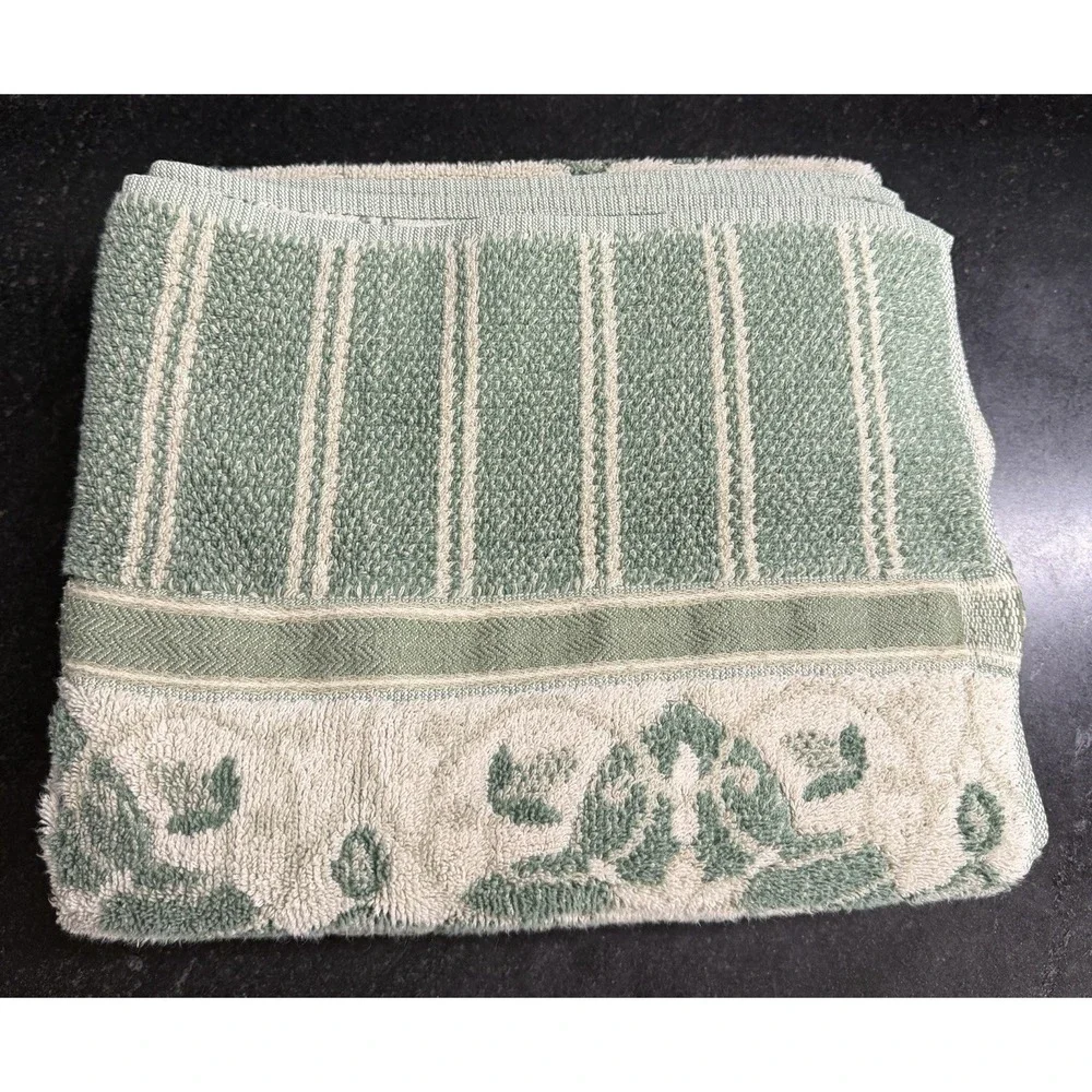 Fieldcrest Vintage Bath Towels Set of 2 Green White Damask 27x46 Cotton USA